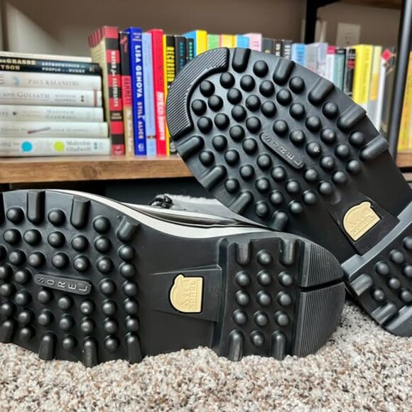 Sorel women's grey waterproof snow boot, size 9.5, like new. - Picture 5 of 6